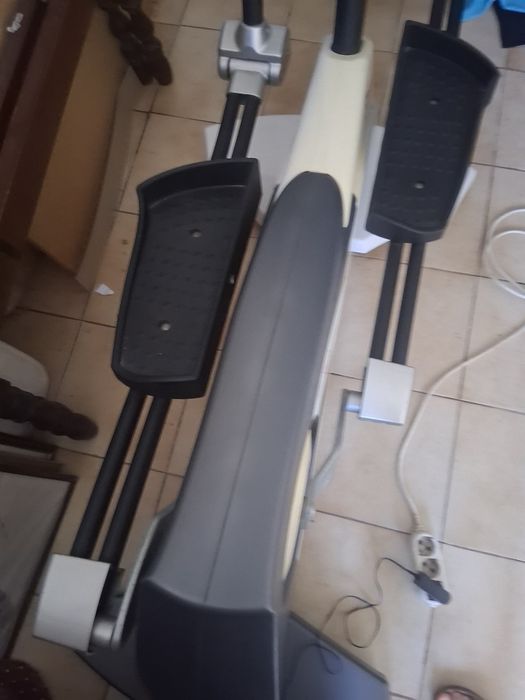 Bicicleta Eliptica Brazil Dual  da Bh ,com tecnologia i.concept  ,vendo porque ocupa muito volume.