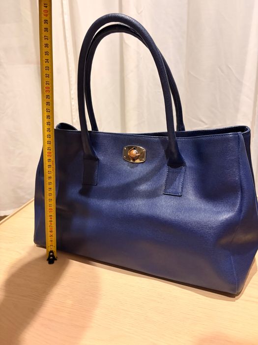 Granatowa torebka Furla inspirowana Birkin