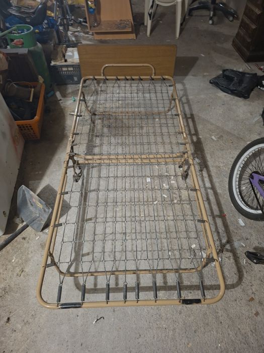 Vendo cama de solteiro dobrável antiga