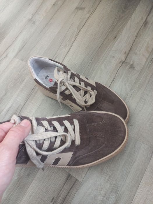 Buty sportowe skórzane sneakersy