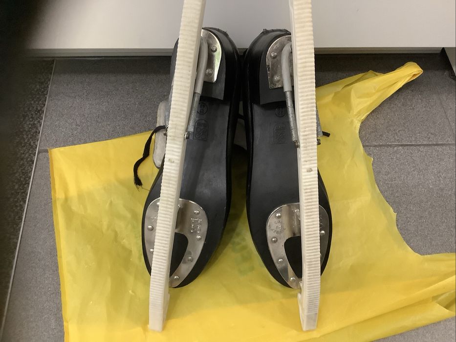 Łyżwy figurowe z butami skórzanymi