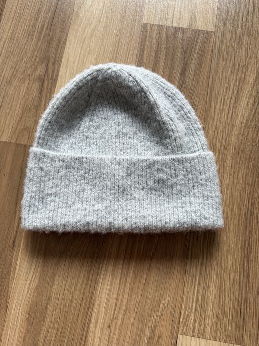 Zimowa, damska czapka Reserved