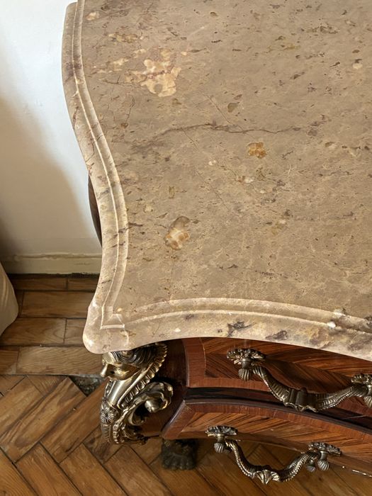 Mesa de madeira e pedra em otimo estado