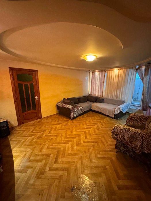 Продам простору 3-кімнатну квартиру в центрі !вул. Канатна