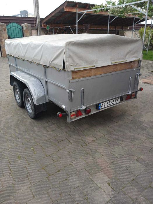 Прицеп легковий двохосний з гальмами