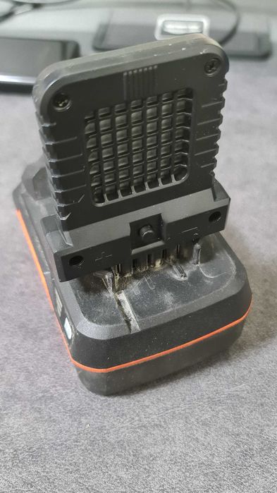 Фонарь, прожектор для АКБ Днипро-М, Makita, Bosch, DeWALT и т.д.