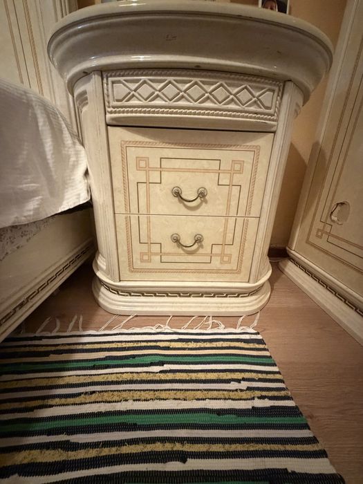 Cama de Casal Clássica em Madeira Lacada – Muito Bom Estado