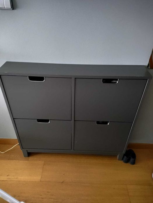 Sapateira moderna cinza – bom estado