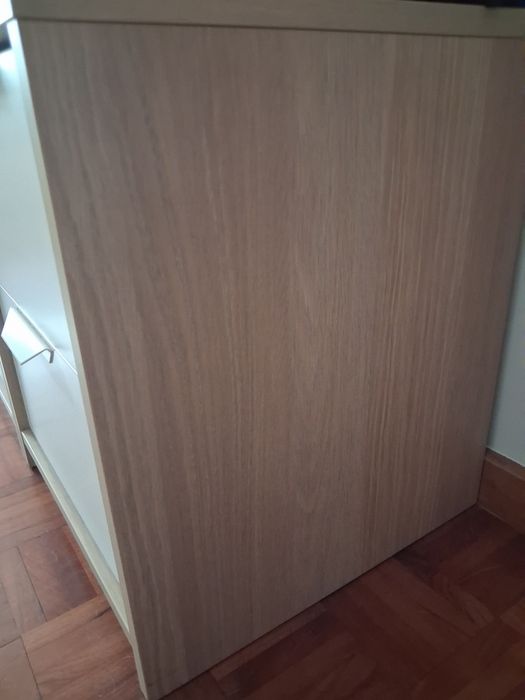 Cama de solteiro  + mesa de cabeceira