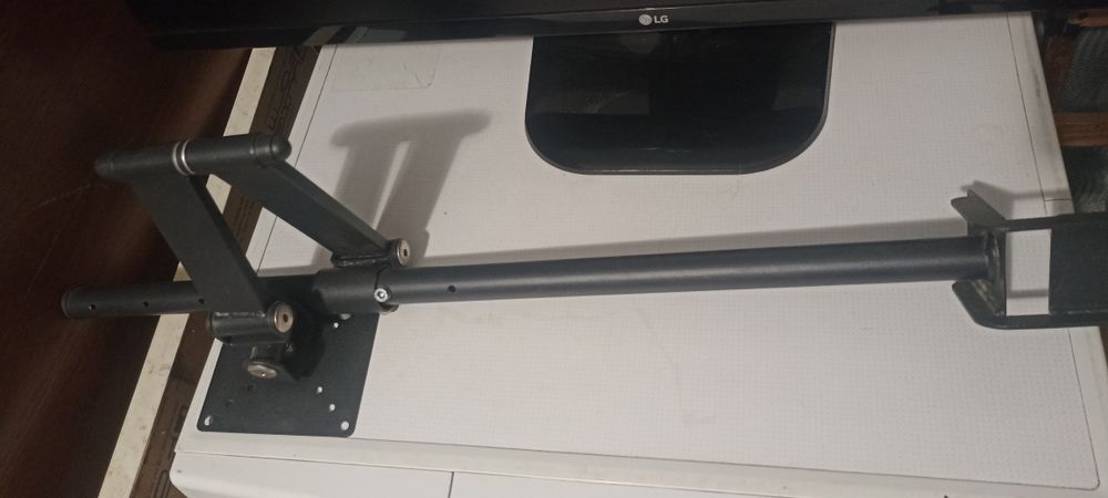 Продам монитор б/у LG, штатив