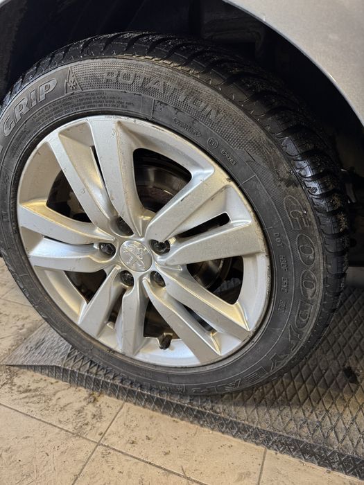 Шини Laufenn i FIT Ice пара + 1шт