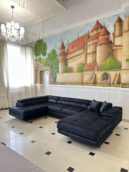 Розкладний П-подібний синій великий велюровий диван з Німеччини