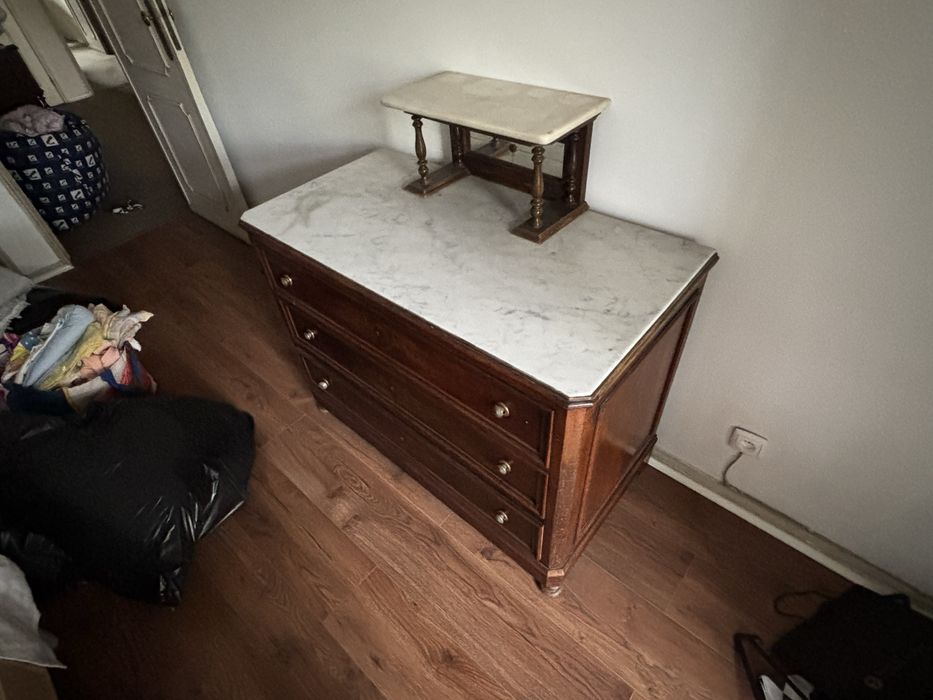 Movel de arrumação com tampo de marmore