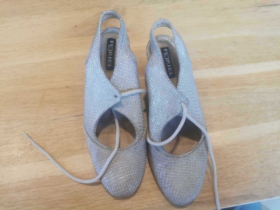 Czółenka buty ślubne Fejkiel rozm 38 wysokość obcasa 7 cm