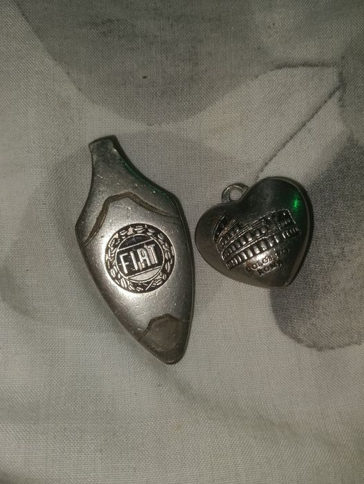Dois pingentes de prata (15-22g)