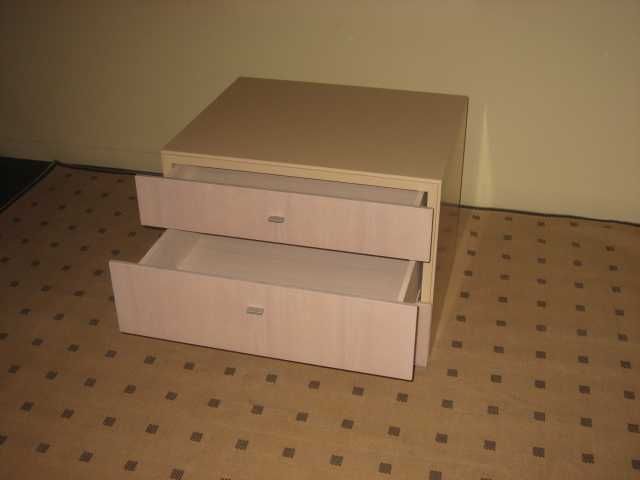 STOCK OFF: Mesa de cabeceira Lodge  Standed Cherry marca Molteni (2unid)