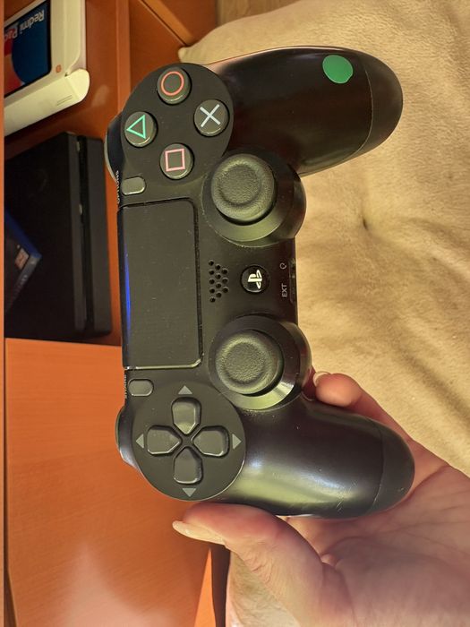 Ps4 com comando e jogo
