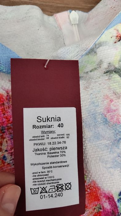 Śliczna nowa sukienka damska