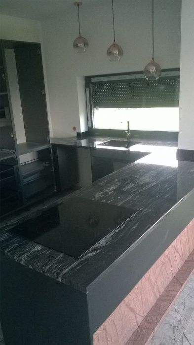 Kamieniarstwo ,blaty kuchenne granitowe ,schody kamienne, parapety