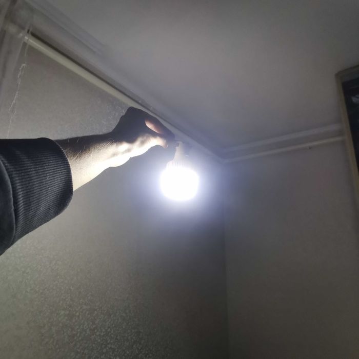 LED Лампочка на акамуляторі