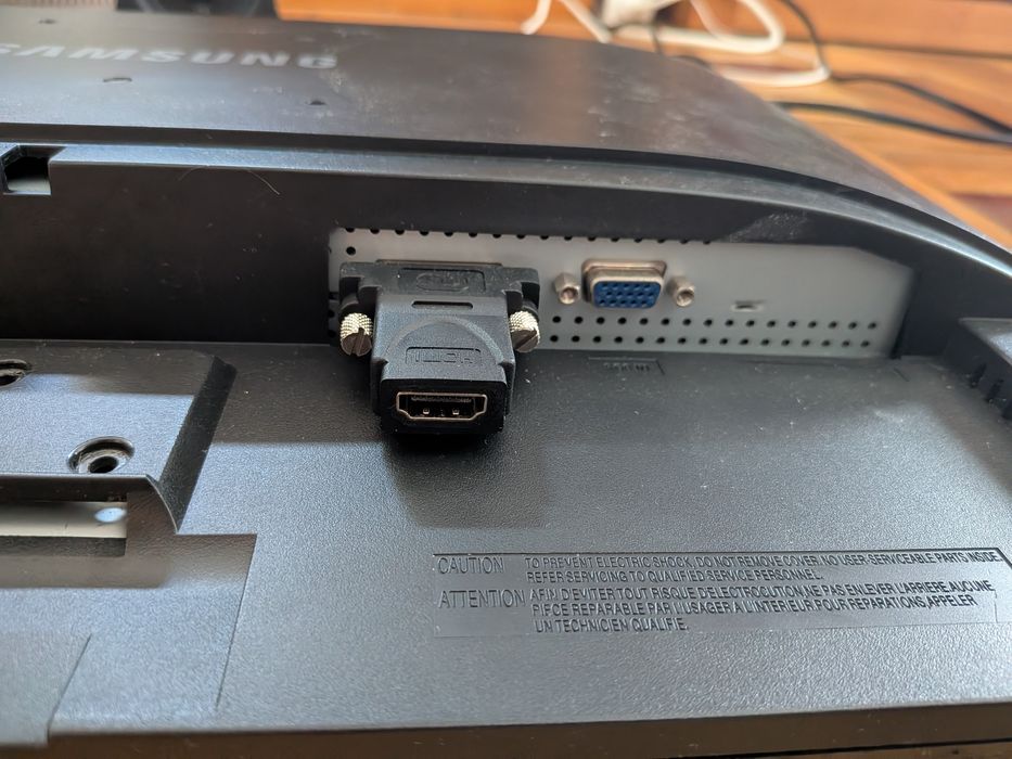 Monitores Samsung 22 e Lg 20