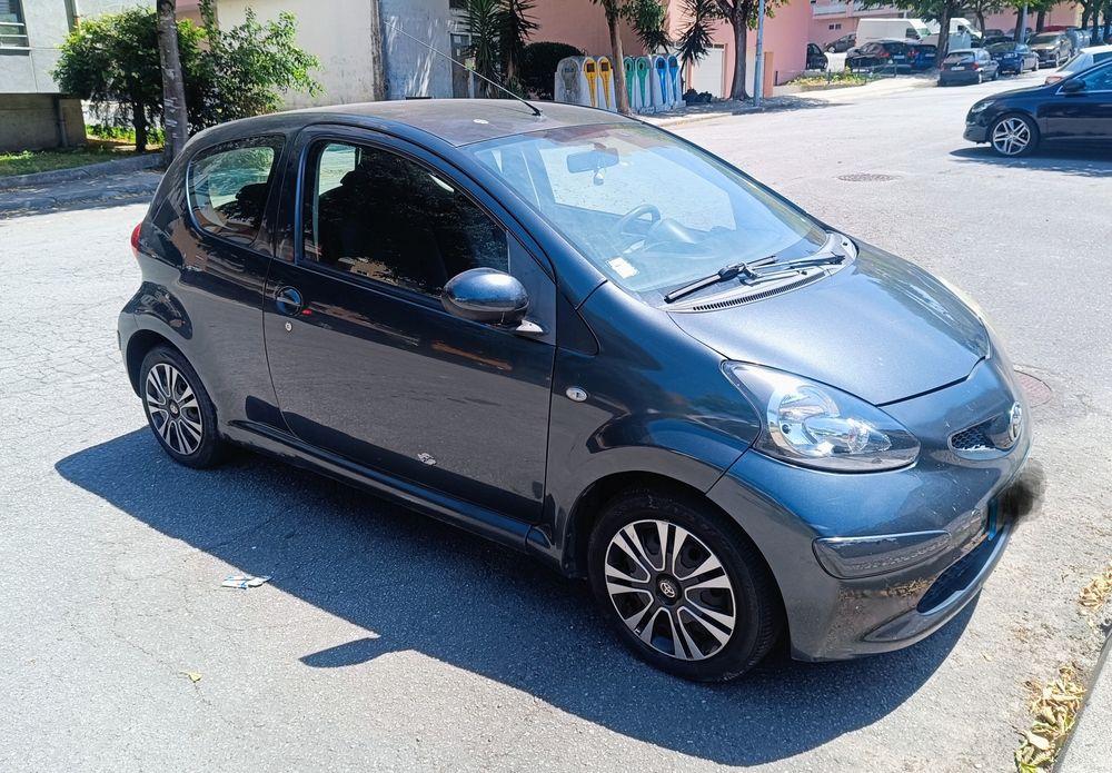 Toyota Aygo 1.0 a gasolina de 2006
Com 122 mil quilómetros 
Revisão feita até