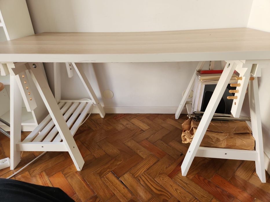Mesa secretária e cadeira de escritório