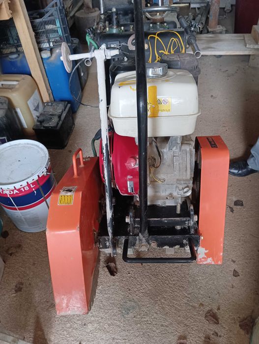 Maquina de Corte Tapete E Betão SIRL