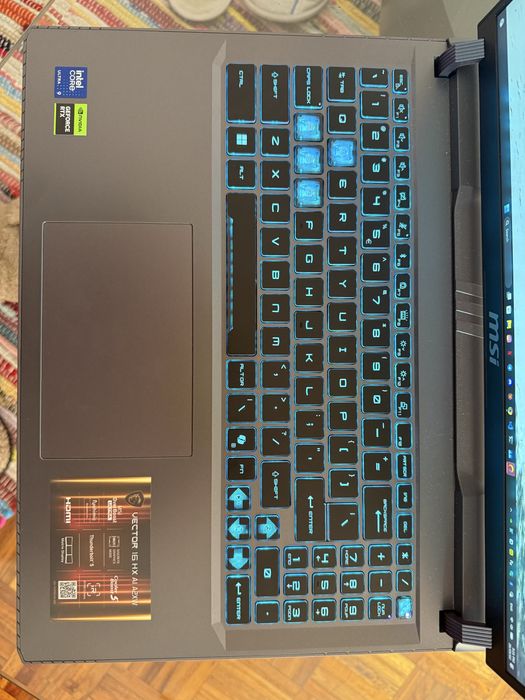 Laptop msi VECTOR16 hx ai