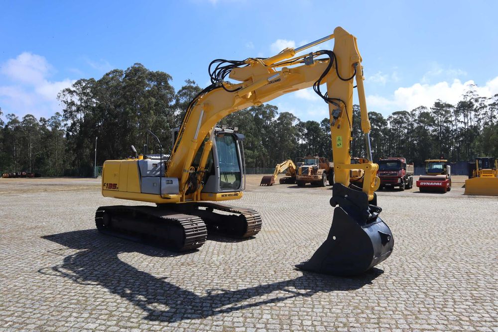 New Holland Kobelco E135B 2011 Escavadora de Rastos