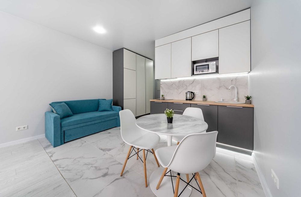 Стильна студія подобово, з Генератором, між двома станціями метро.