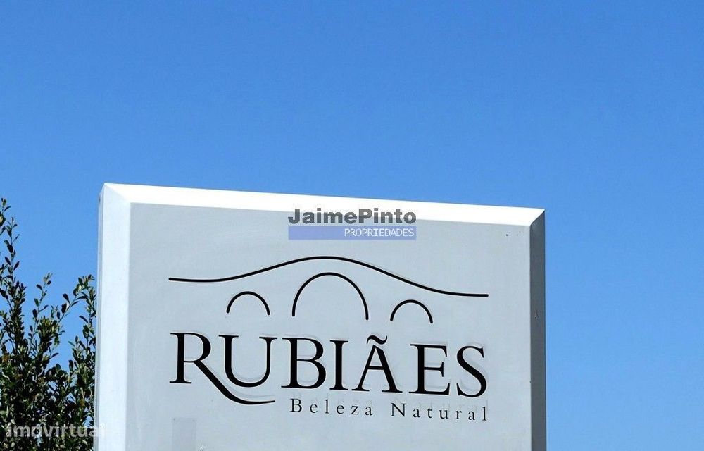 Terreno rústico de 4.900m2 e ruína, Rubiães, em Paredes de Coura. P...