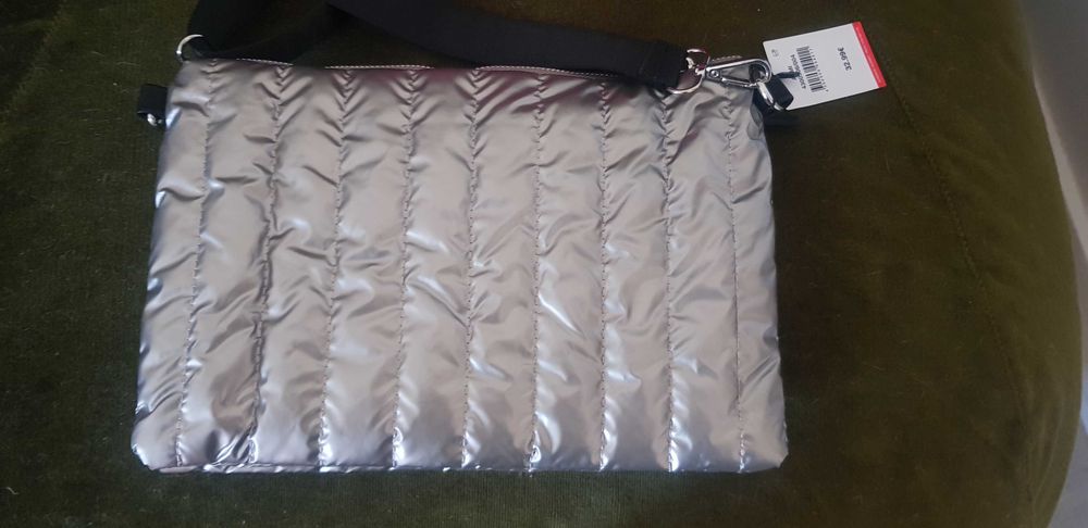 NOVAS Mala de festa a tiracolo com alça dupla e acabamento metálico