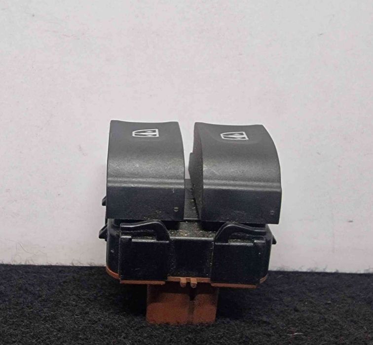 Comando / Botão / Interruptor Vidros Frente Esquerdo 25411342R - DACIA DUSTER