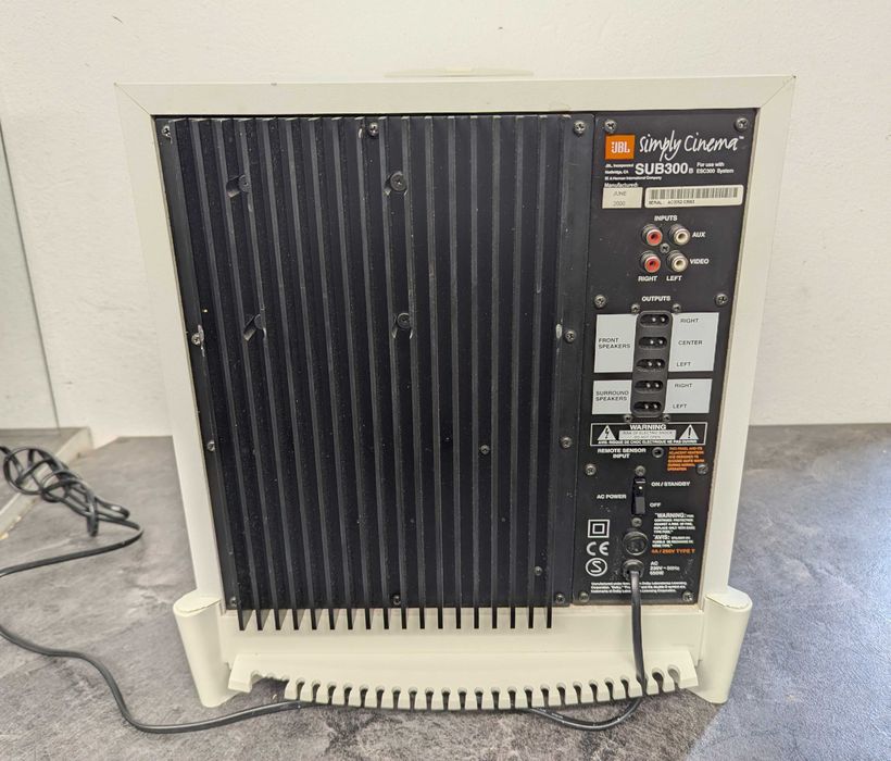 Активний сабвуфер JBL Simply Cinema SUB300.