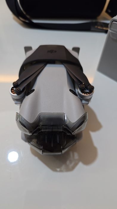 DJI Mini 4 Pro Fly More Combo c/ DJI RC 2 + Care Refresh e 3 baterias