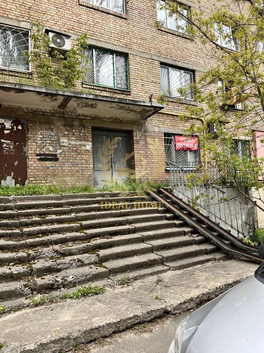 Продаж кімнати в гуртожитку біля метро Дорогожичи
