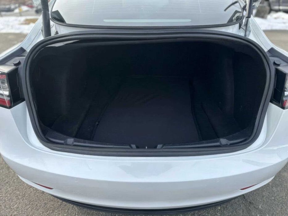 Tesla Model 3 Long Range      2022