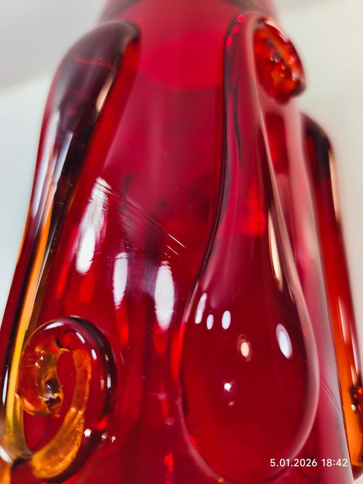 Szklany wazon KIS Krakowski Instytut Szkła J. Słuczan-Orkusz łzy