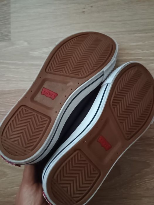 Жіночі фірмові кеди Levi's, оригінал, 39 розмір, устілка 25 см
