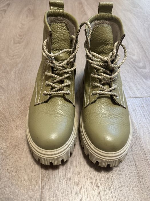 демісезонні шкіряні ботинки 38р