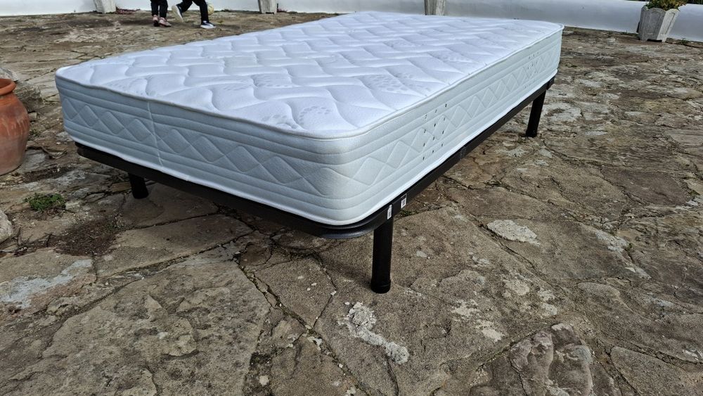 Cama corpo e meio em excelente estado!