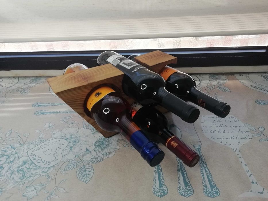 Garrafeira pequena para 4 garrafas