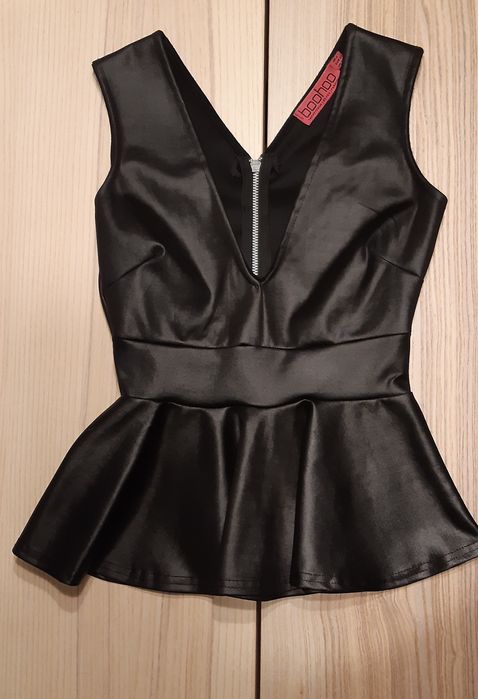 Top peplum da Boohoo