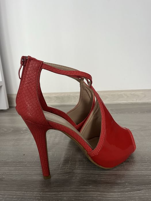 Sandałki na szpilce