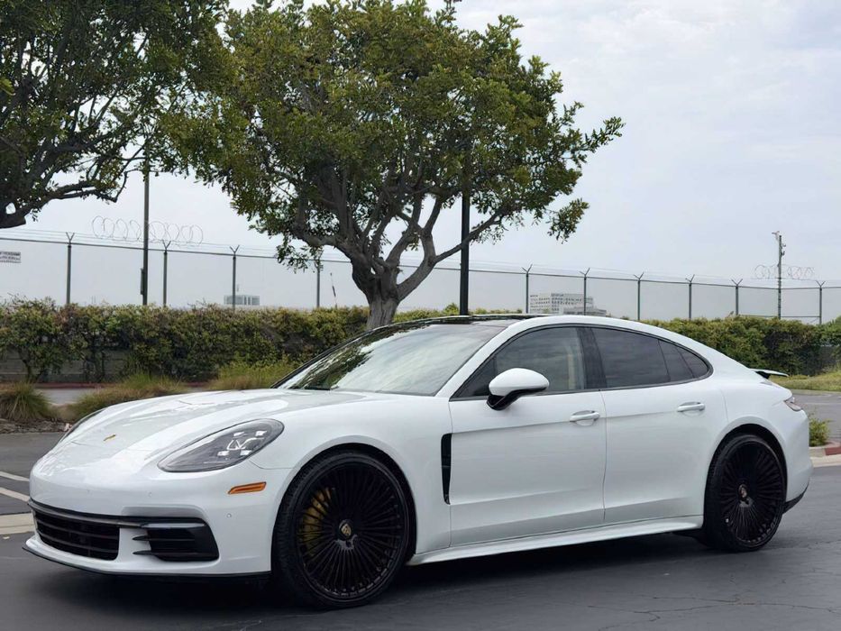 Porsche Panamera      2018