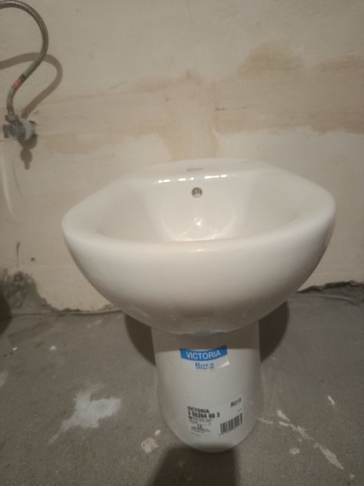 Nowy bidet stojący