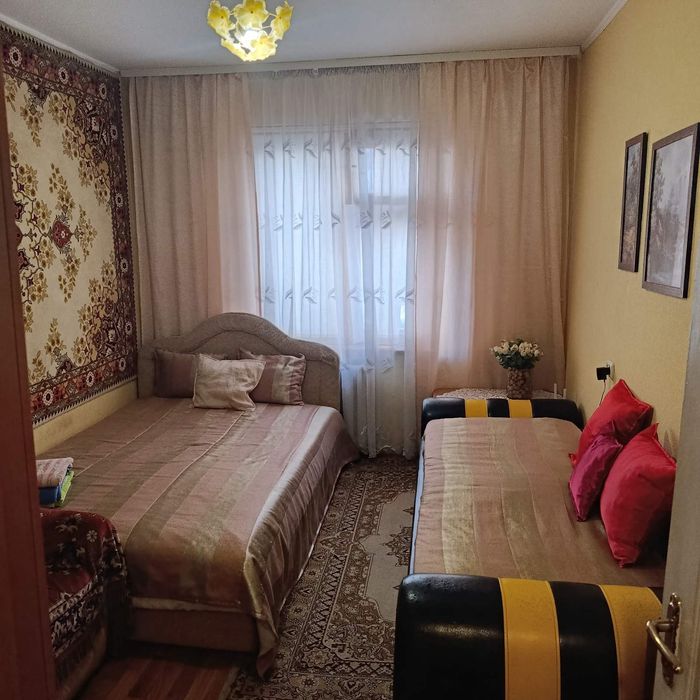 Погодинно подобово 2 кімнатна. Неподалік від центру