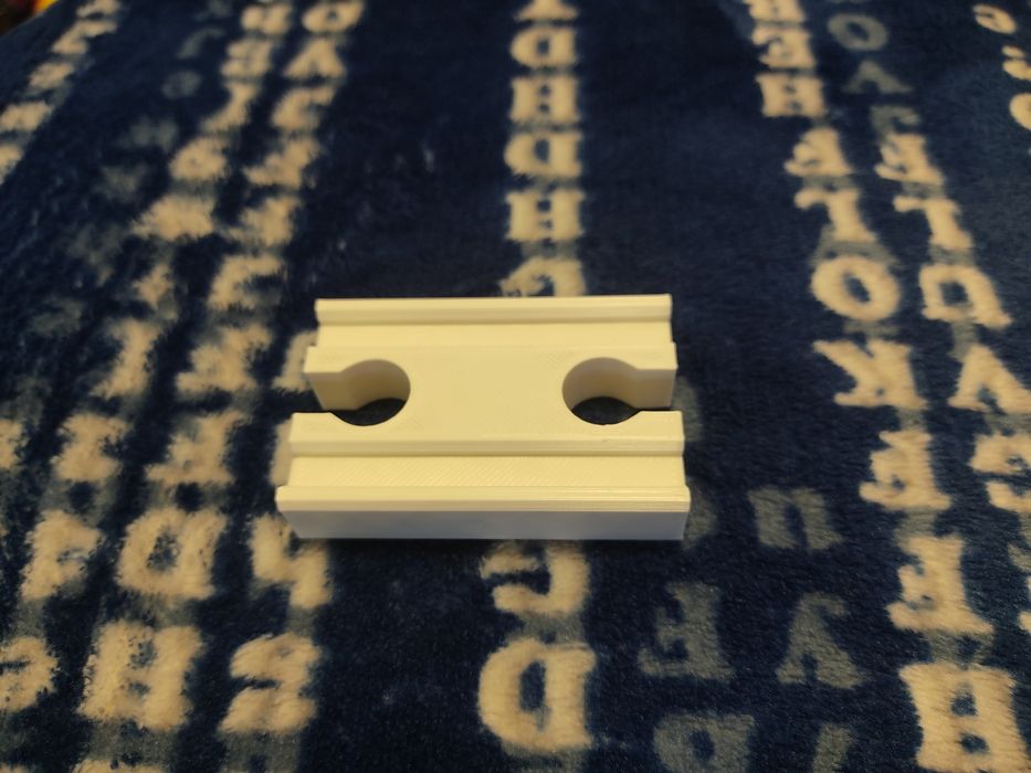 Елемент дороги, сумісний з залізницею Brio або Playtive