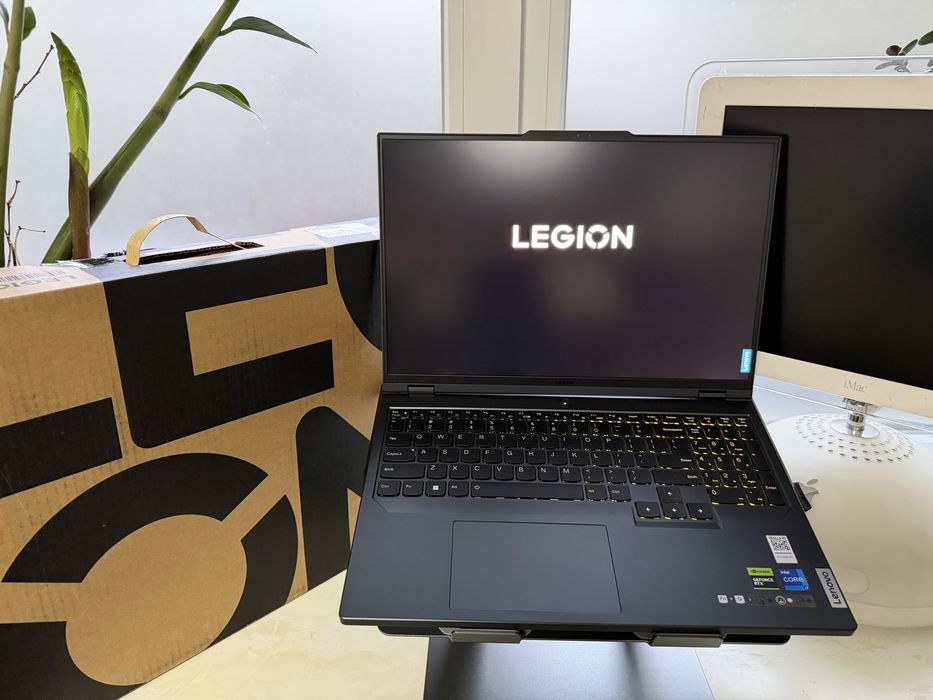Ноутбук Lenovo Legion Pro 5 16IRX8 (82WK0046US) Стан нового, Full Box!